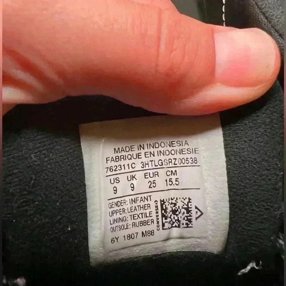 Black Leather Converse Toddler Size 9c - Picture 5 of 5